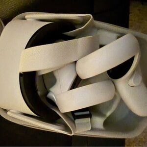 Oculus Quest 2 Virtual Reality Headset Meta Used